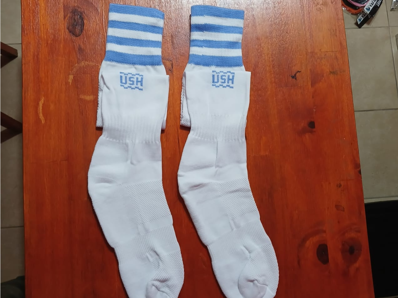 MEDIA USH ADULTO BLANCA Y CELESTE