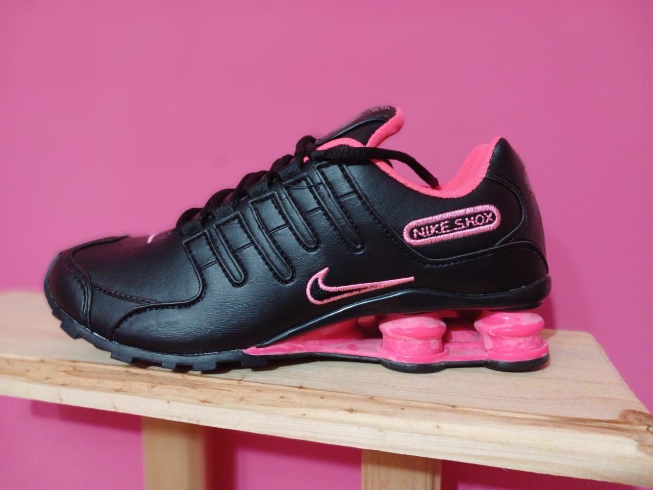 NIKE SHOX