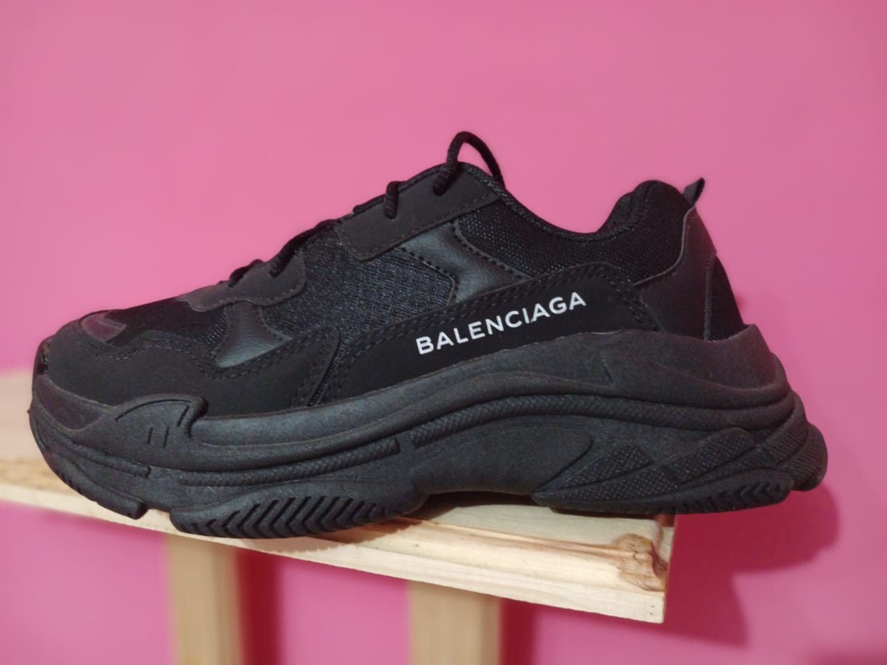 BALENCIAGA