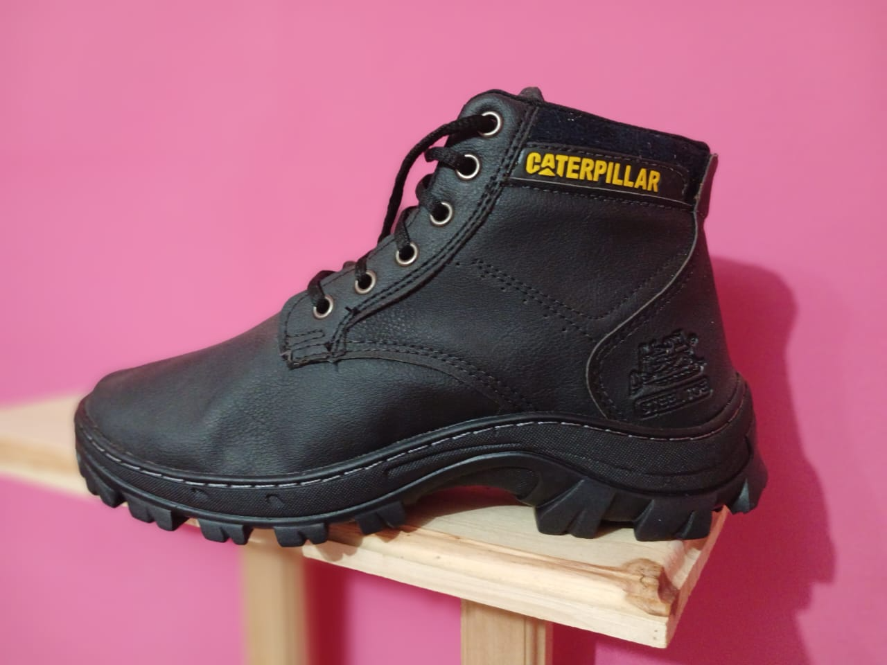 N° 38 - CATERPILLAR NEGRO