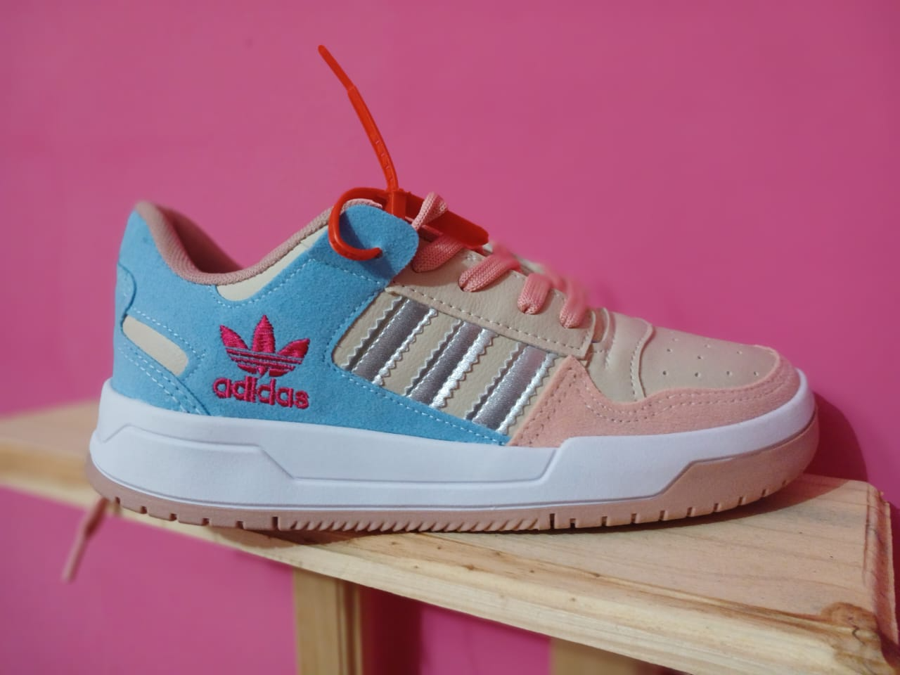 ADIDAS 5