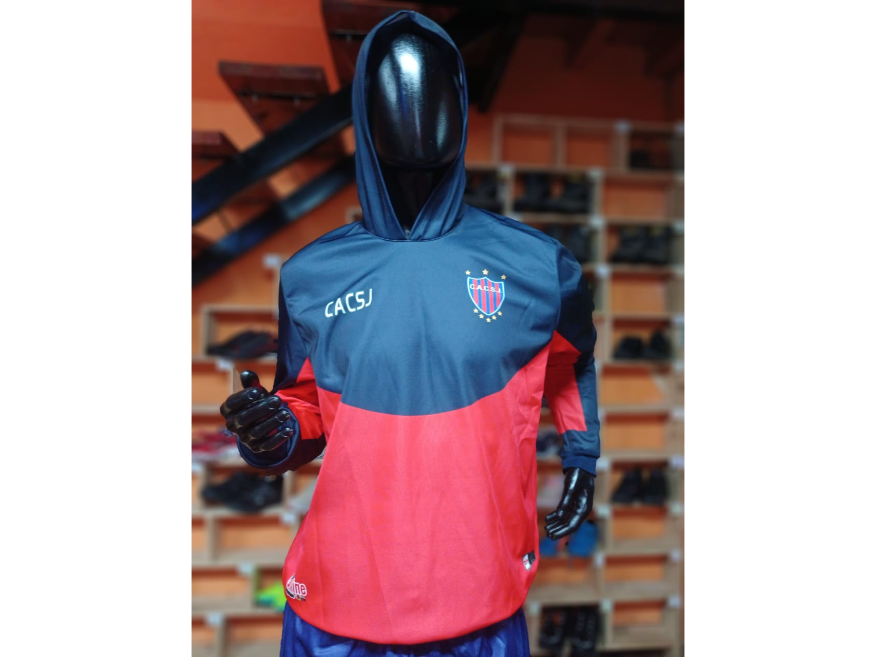 BUZO CON CAPUCHA CENTRAL