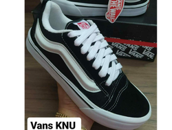 VANS KNU