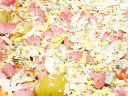 Pizza Napolitana  con huevo y jamon