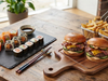 Combo 6: 10 sushi y 2 burgers simples