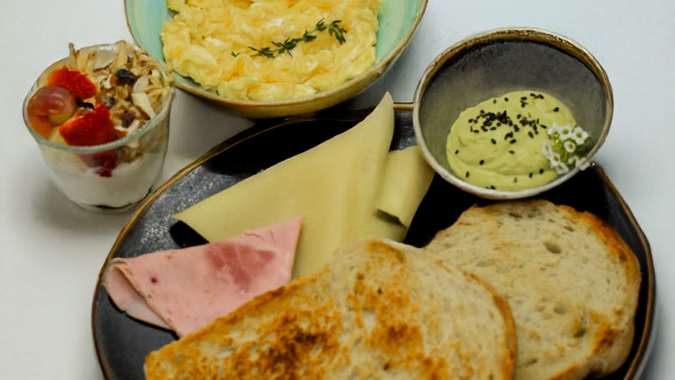 DESAYUNOS Y MERIENDAS