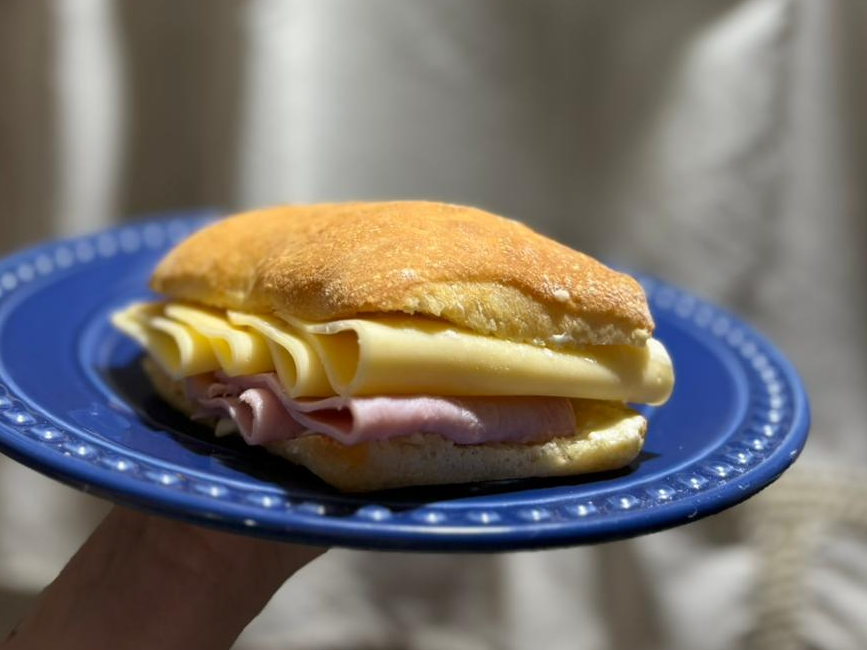 Sándwich de jamón y queso