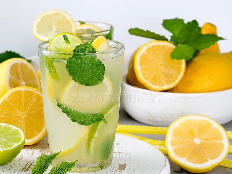 Limonada con menta y jengibre