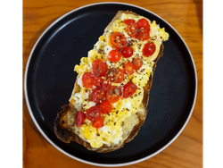 TOSTON DE TOMATE Y HUEVO