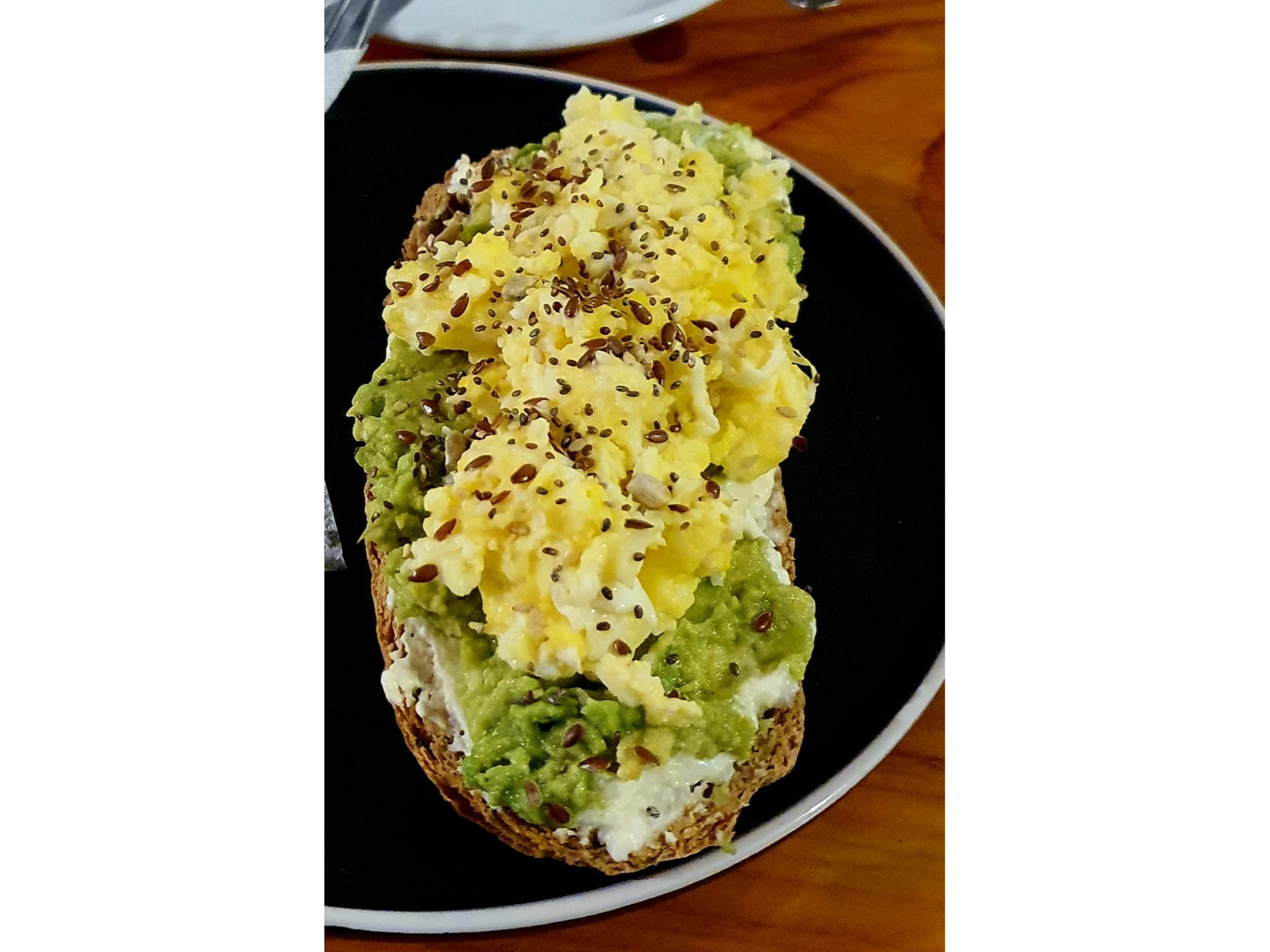 TOSTON CON PALTA Y MIX DE SEMILLAS