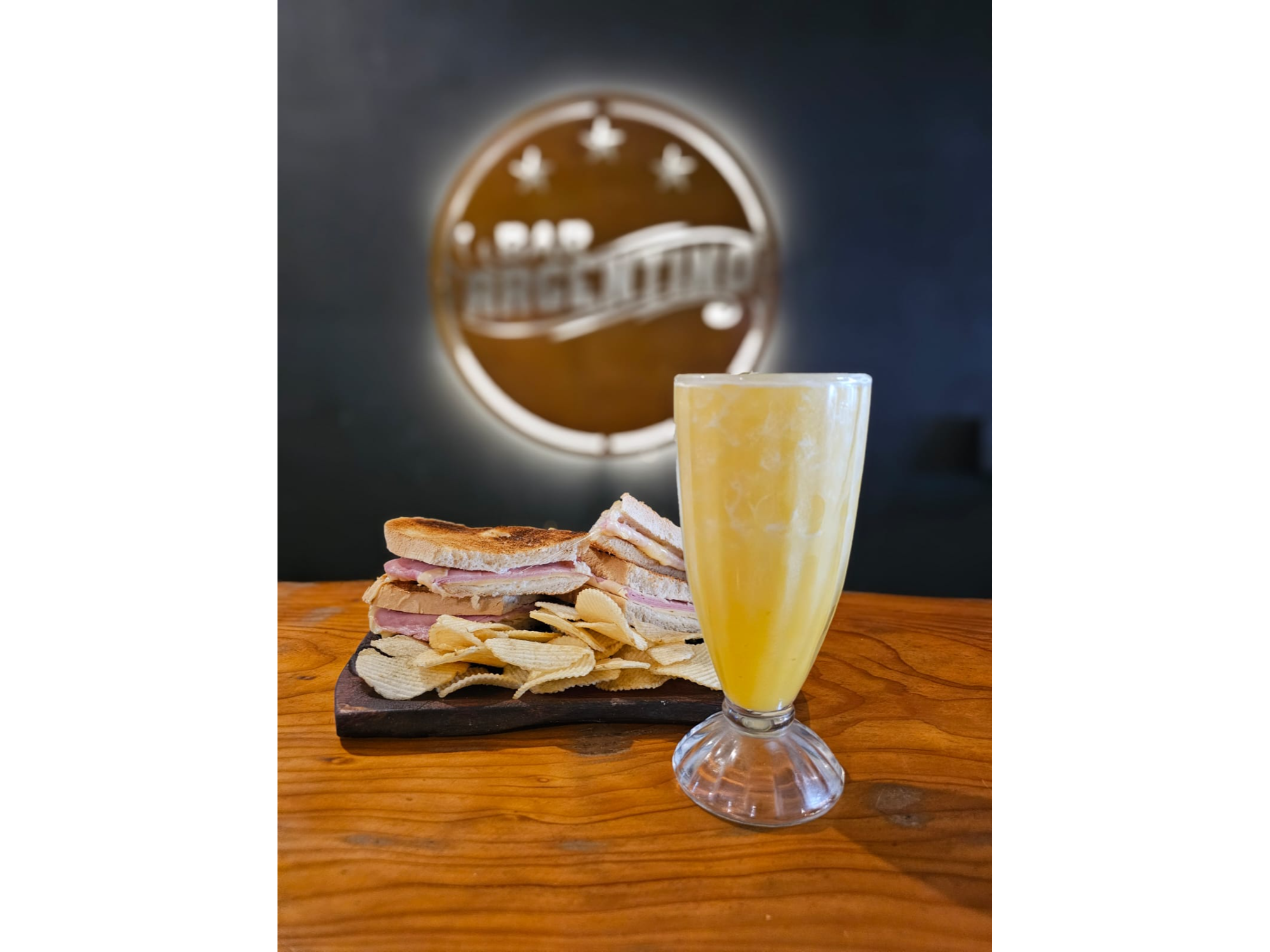 JUGO DE NARANJA + TOSTADO