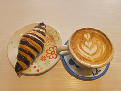 CROISSANT + INFUSIÓN XL