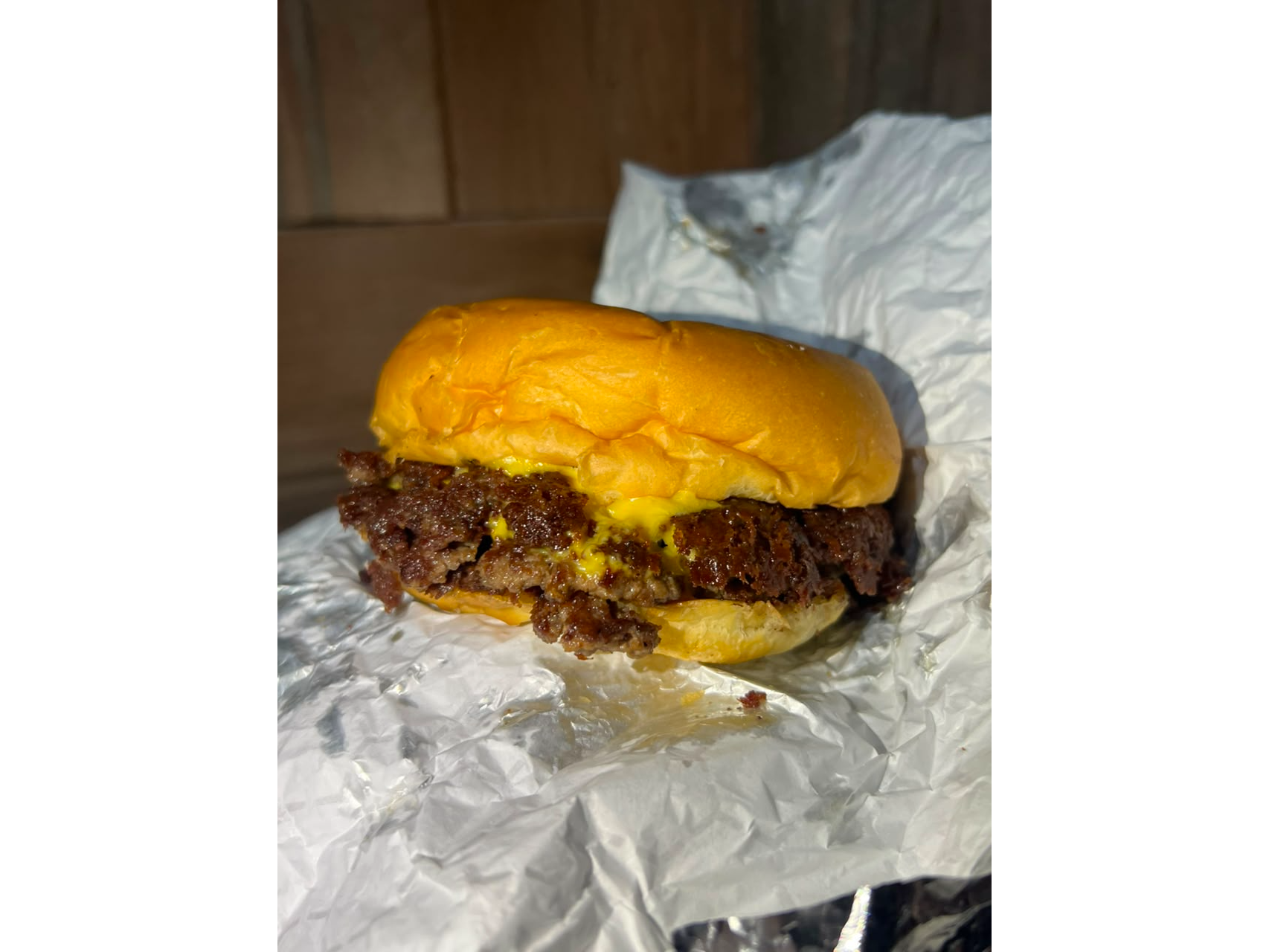 COMBO 3  CHEESE BURGERS TRIPLES + PAPAS + COCA COLA DE 1,5 L