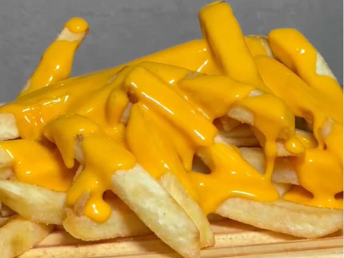 PAPAS CON CHEDDAR