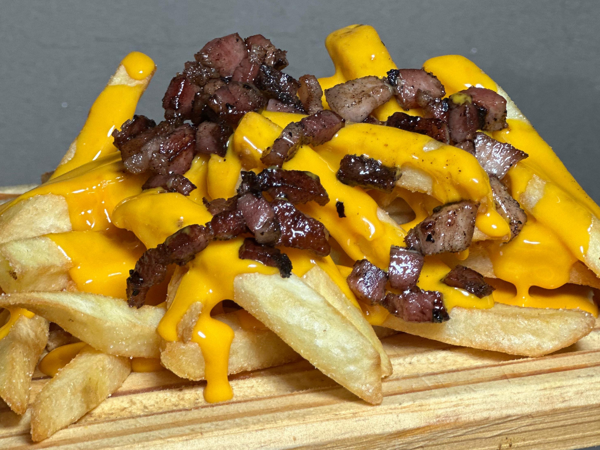 PAPAS CON CHEDDAR Y BACON