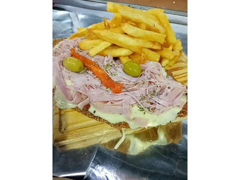 Milanesa napolitana al plato con papas fritas
