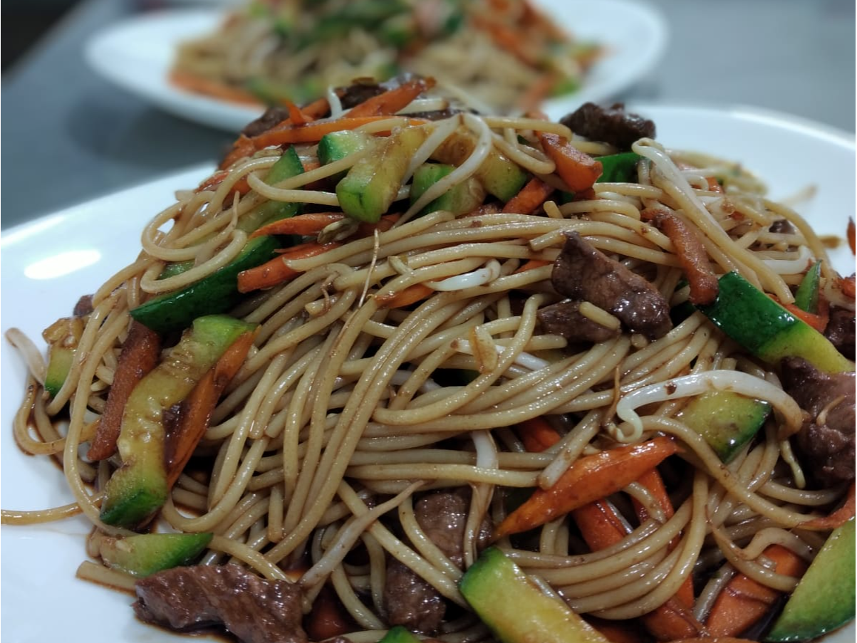 Chow Mein con Carne de Cerro