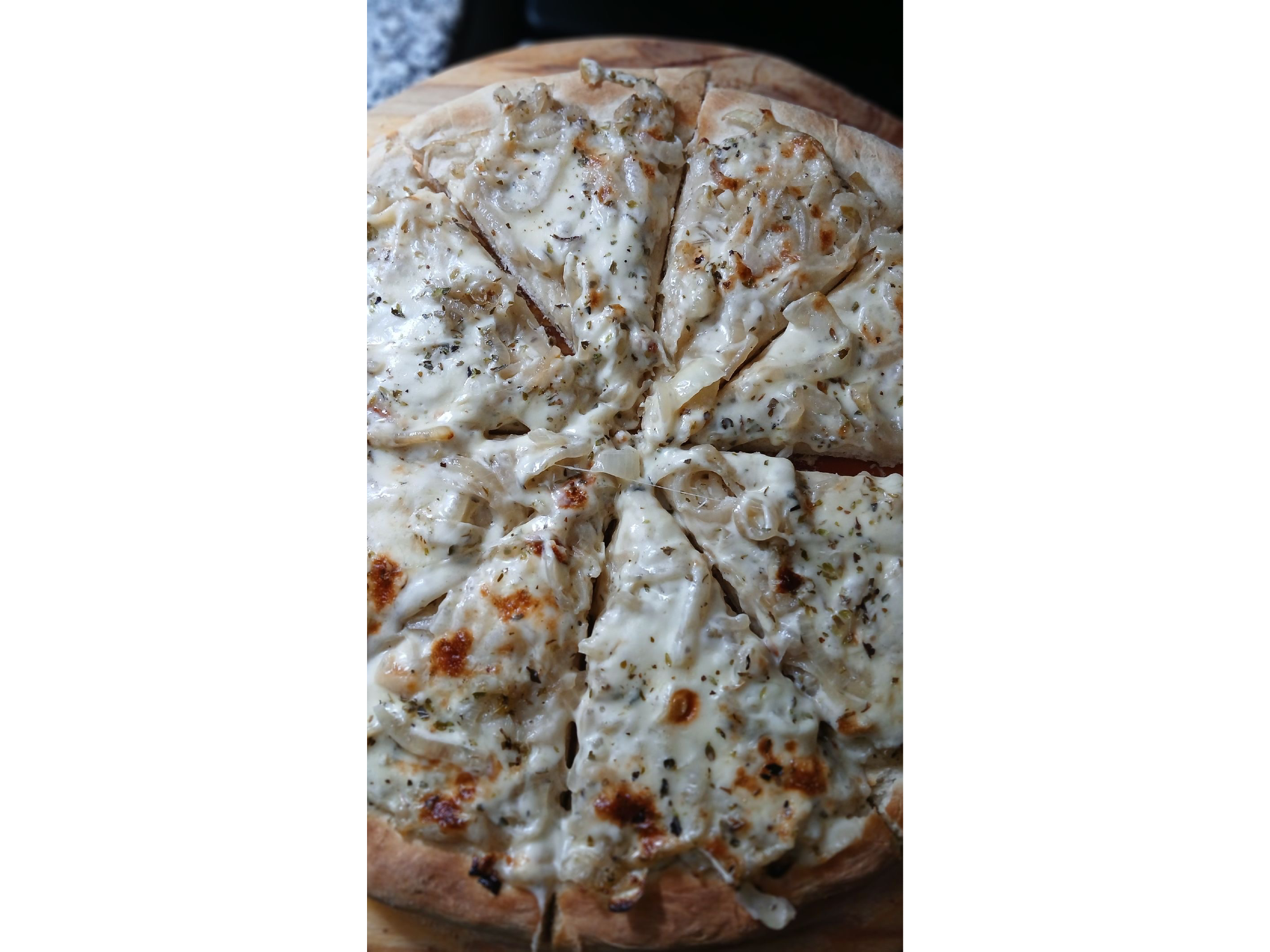 PIZZA CEBOLLADA MUZZARELA