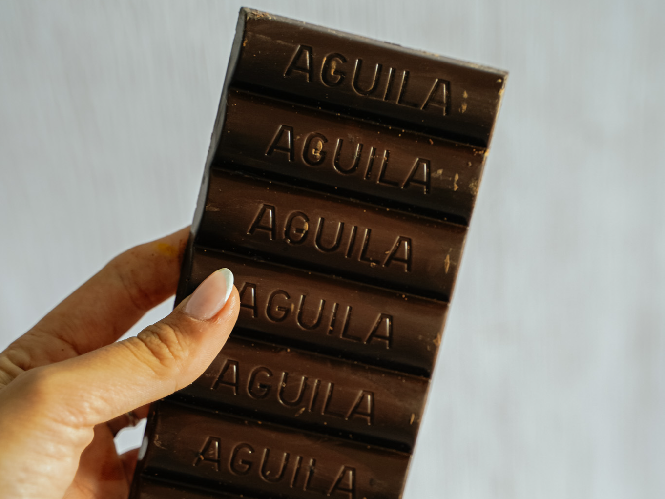 Tableta choco semi amargo "AGUILA"