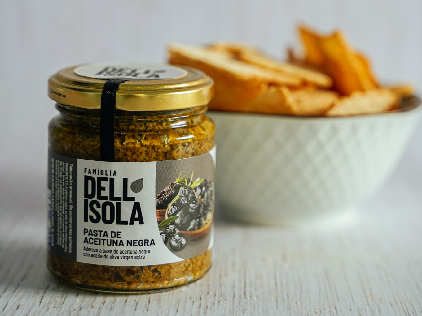 Pasta de aceituna negra "FAMIGLIA DELL' ISOLA" 170gr