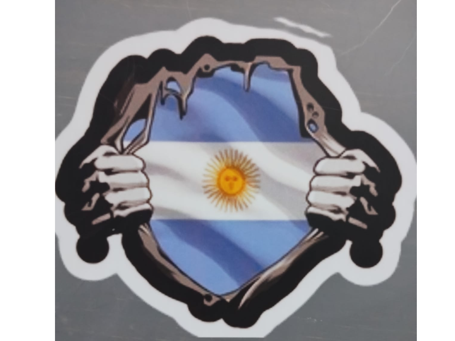 MANOS ABREN PECHO CON BANDERA  18CM X 16CM