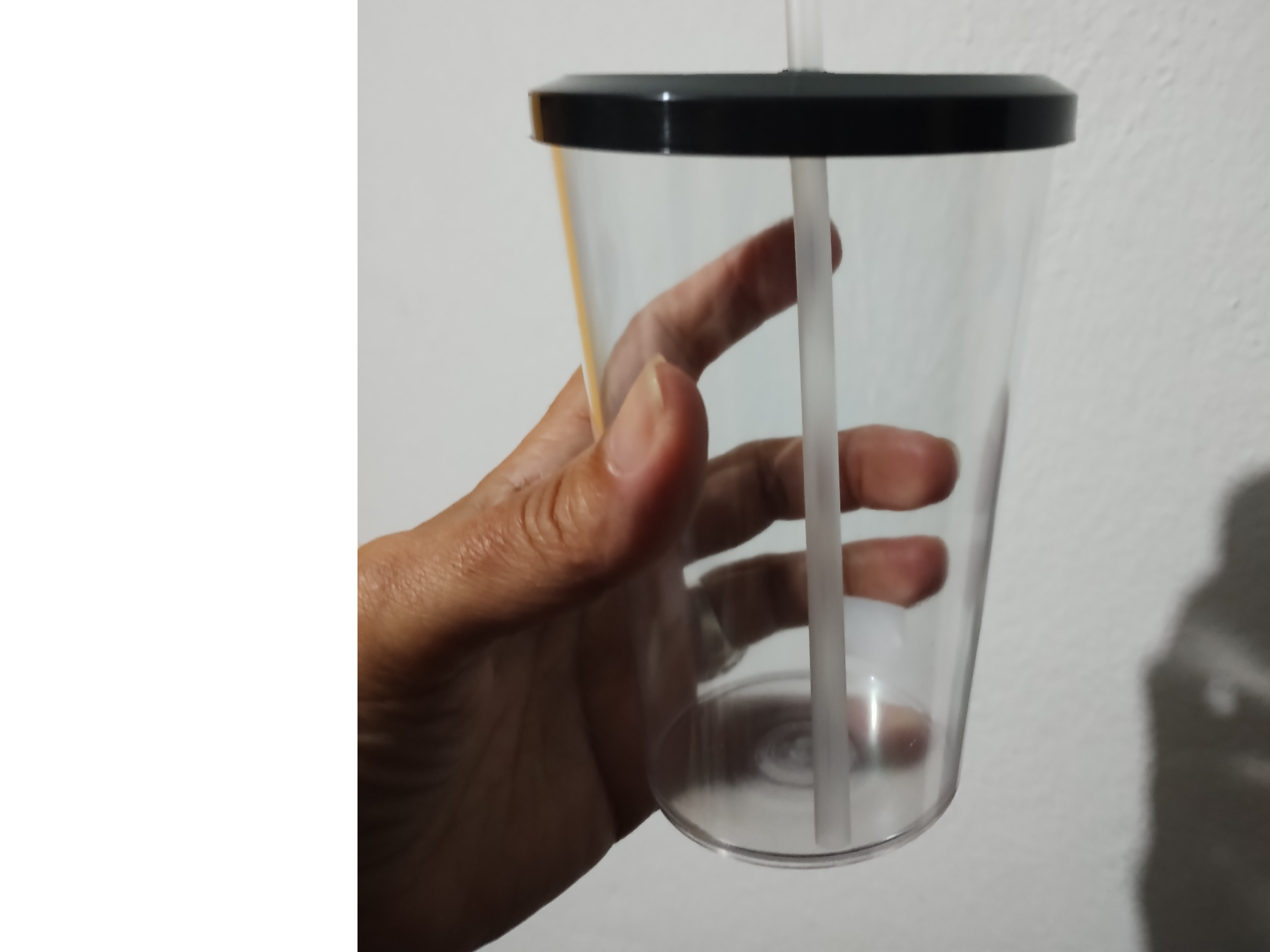 Vaso Transparente 475 cc tapa color y sorbete transparente