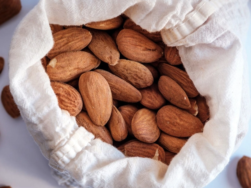 Almendras entras grandes