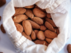 Almendras entras grandes