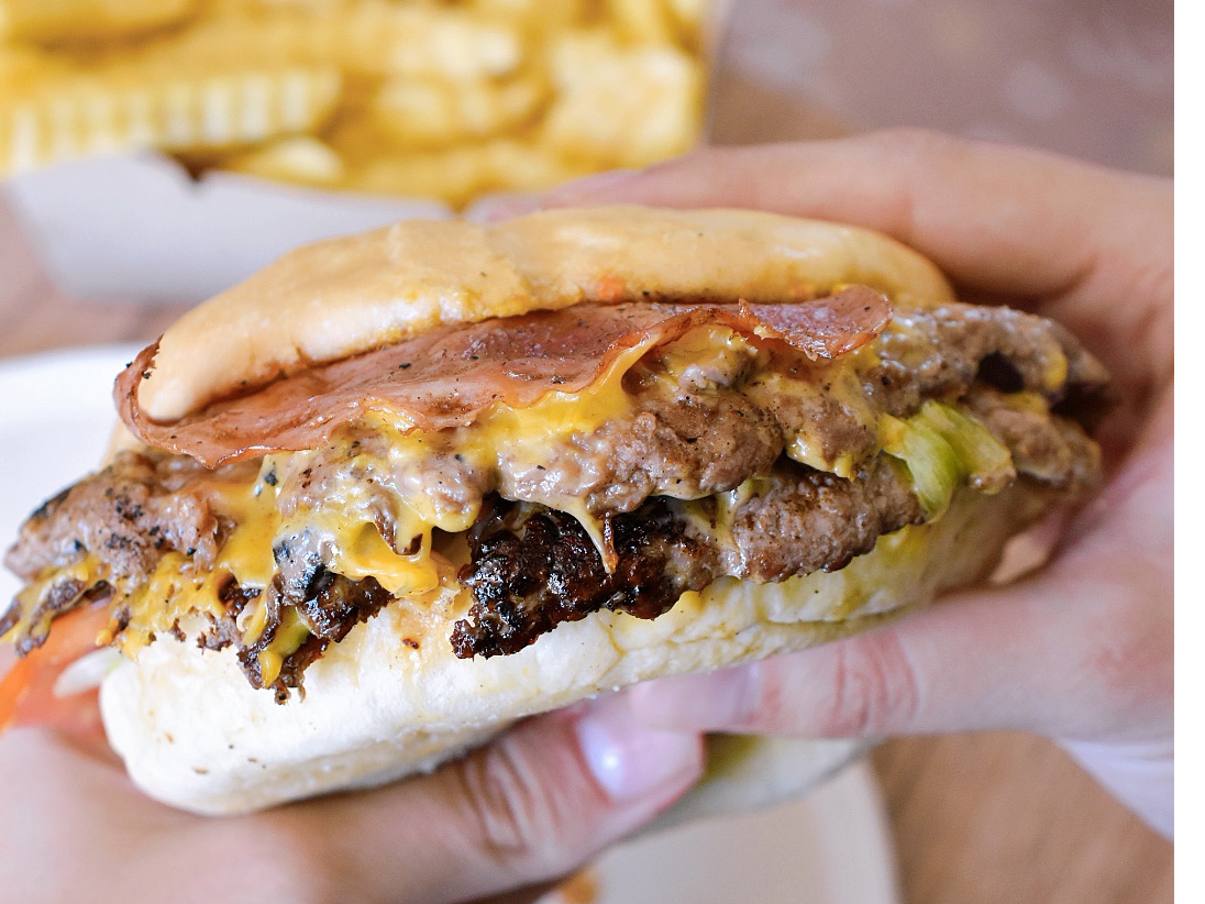 Smash Burger+papas crinkles+latita de REGALO de Combi Nueva Córdoba