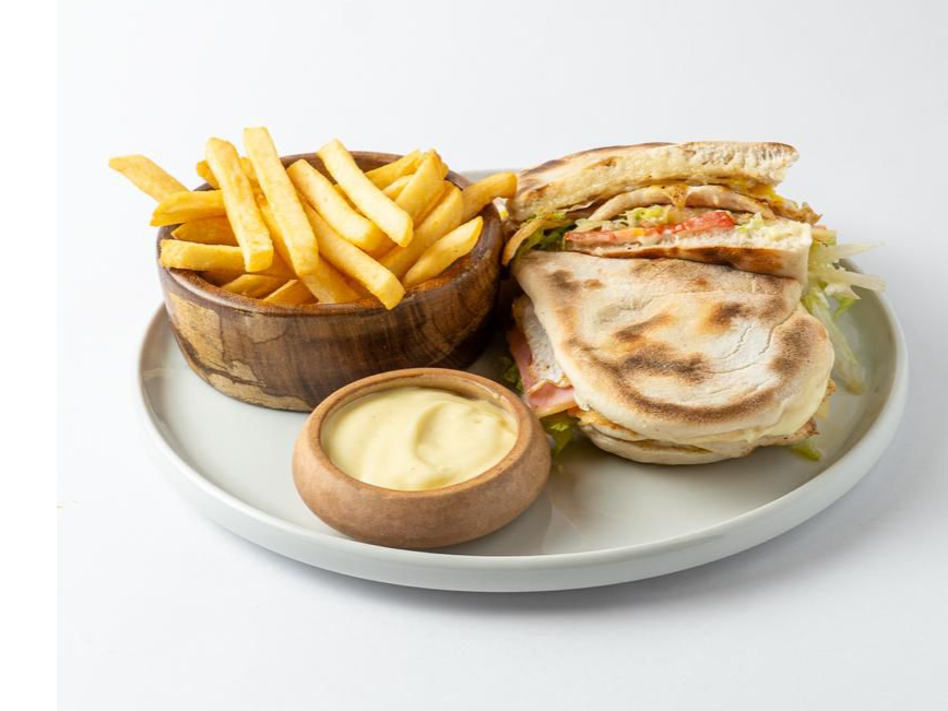 Lomo de pollo pan de la casa