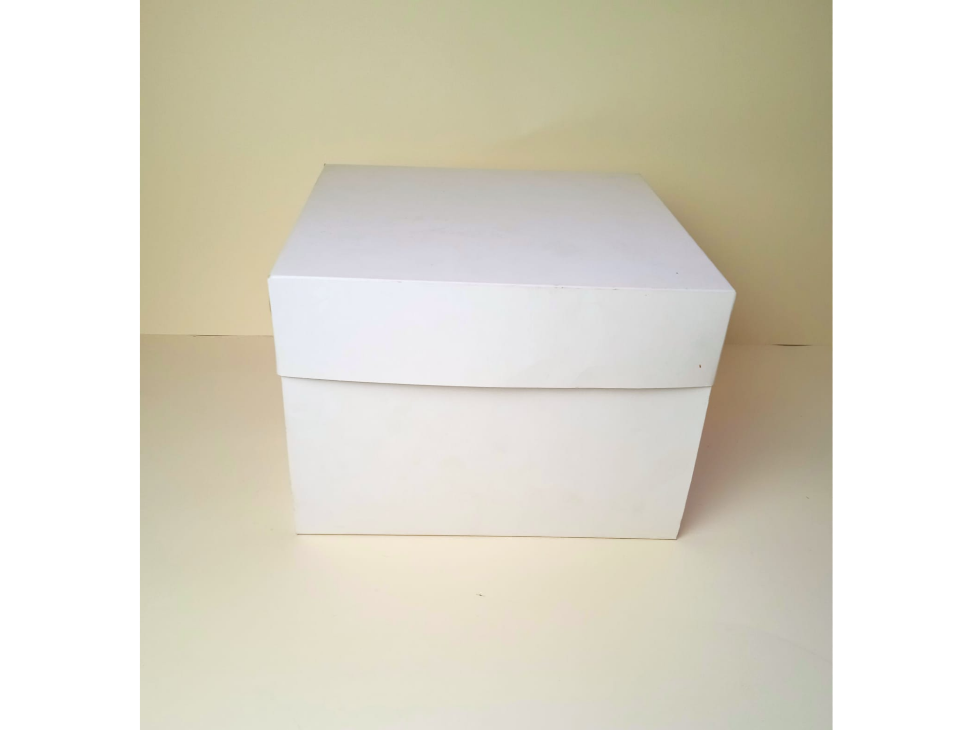 Caja 26*26*18.5 cm