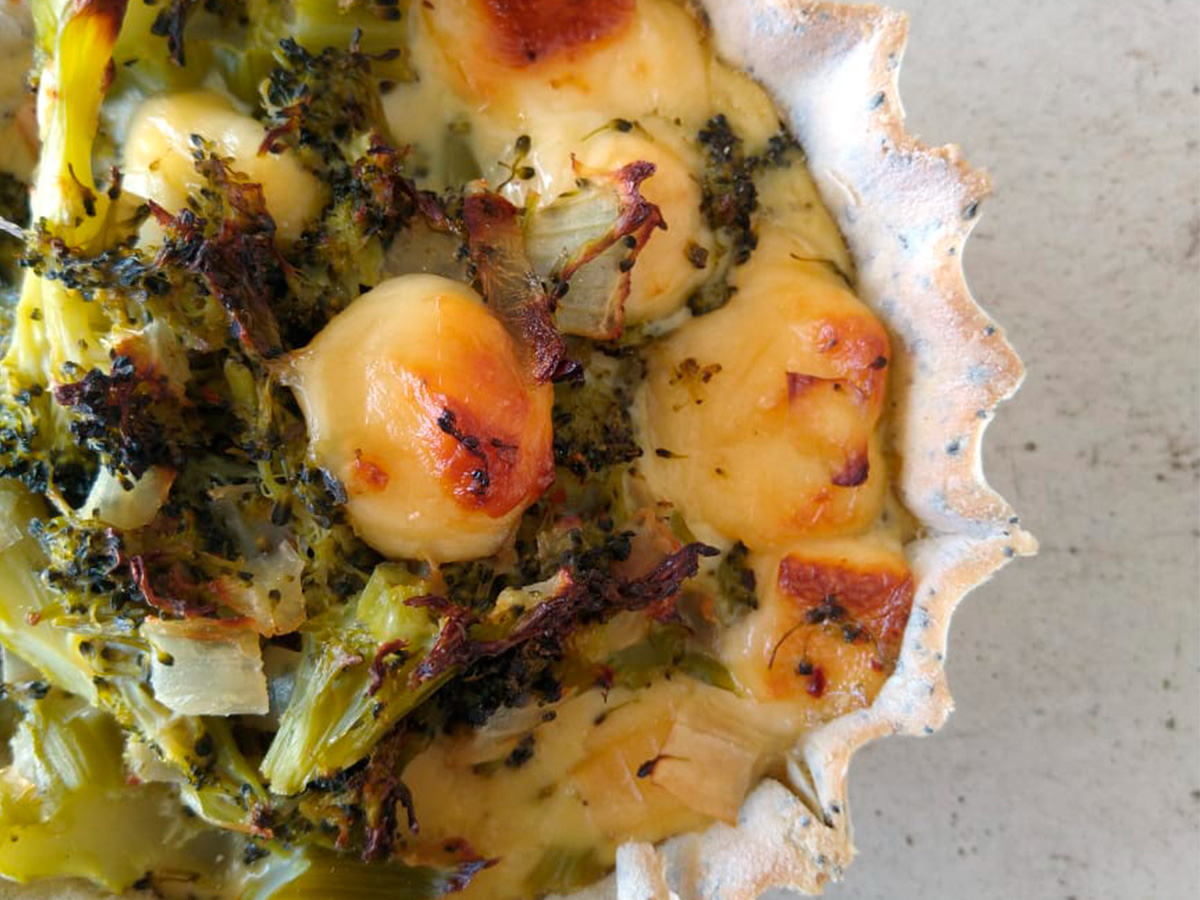 Tarta de brocoli berenjena y queso azul keto