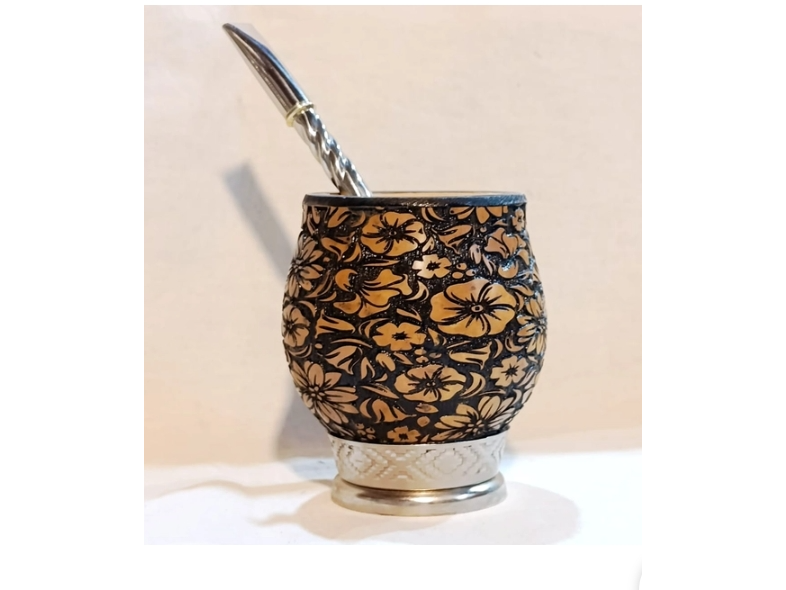 Mate tallado con base