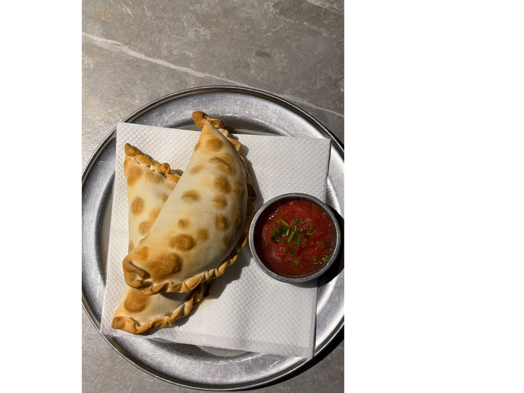 EMPANADA DE CARNE DESHEBRADA de TREGUA