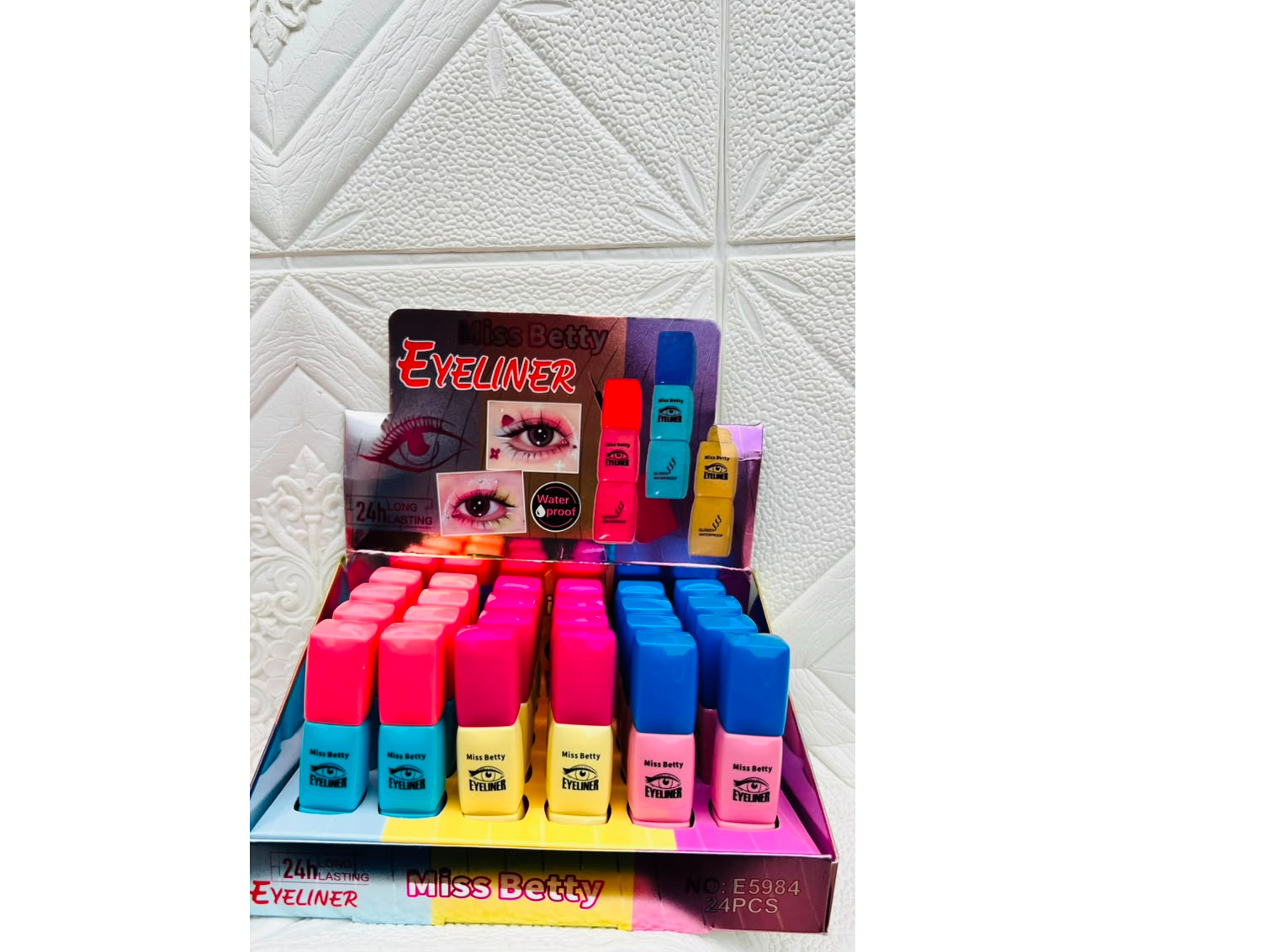 DELINEADOR EYELINER