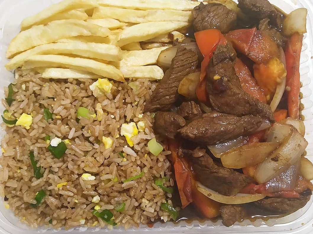 Saltado de CARNE con arroz blanco