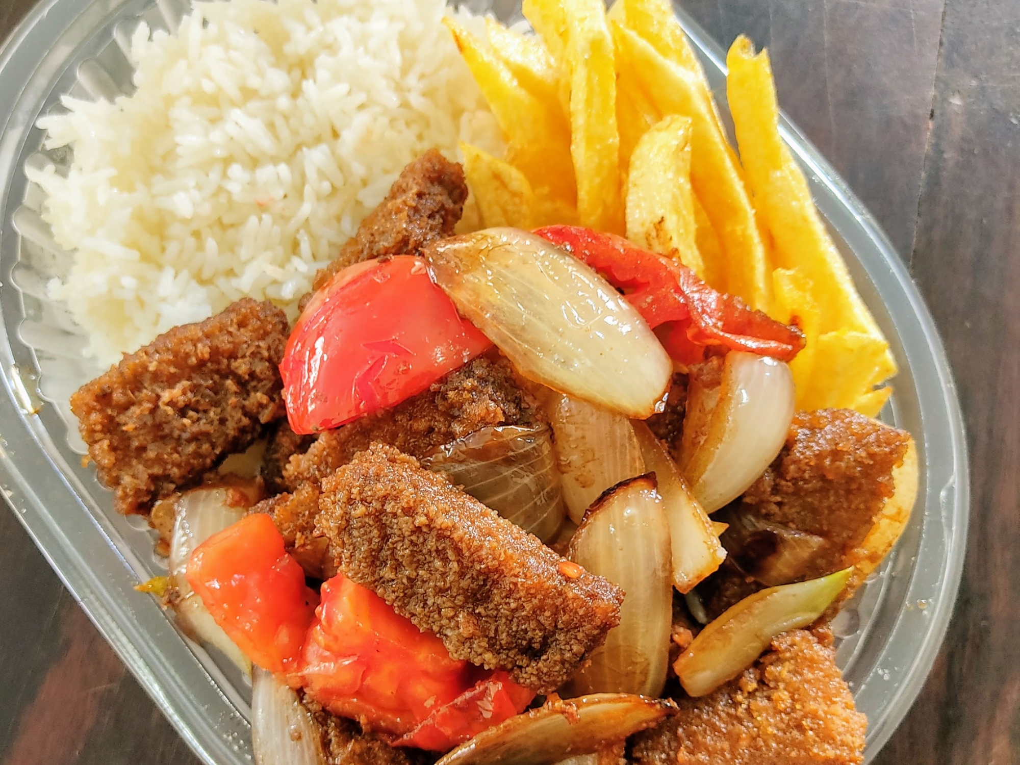 Saltado Menú Pollo o Vegetariano