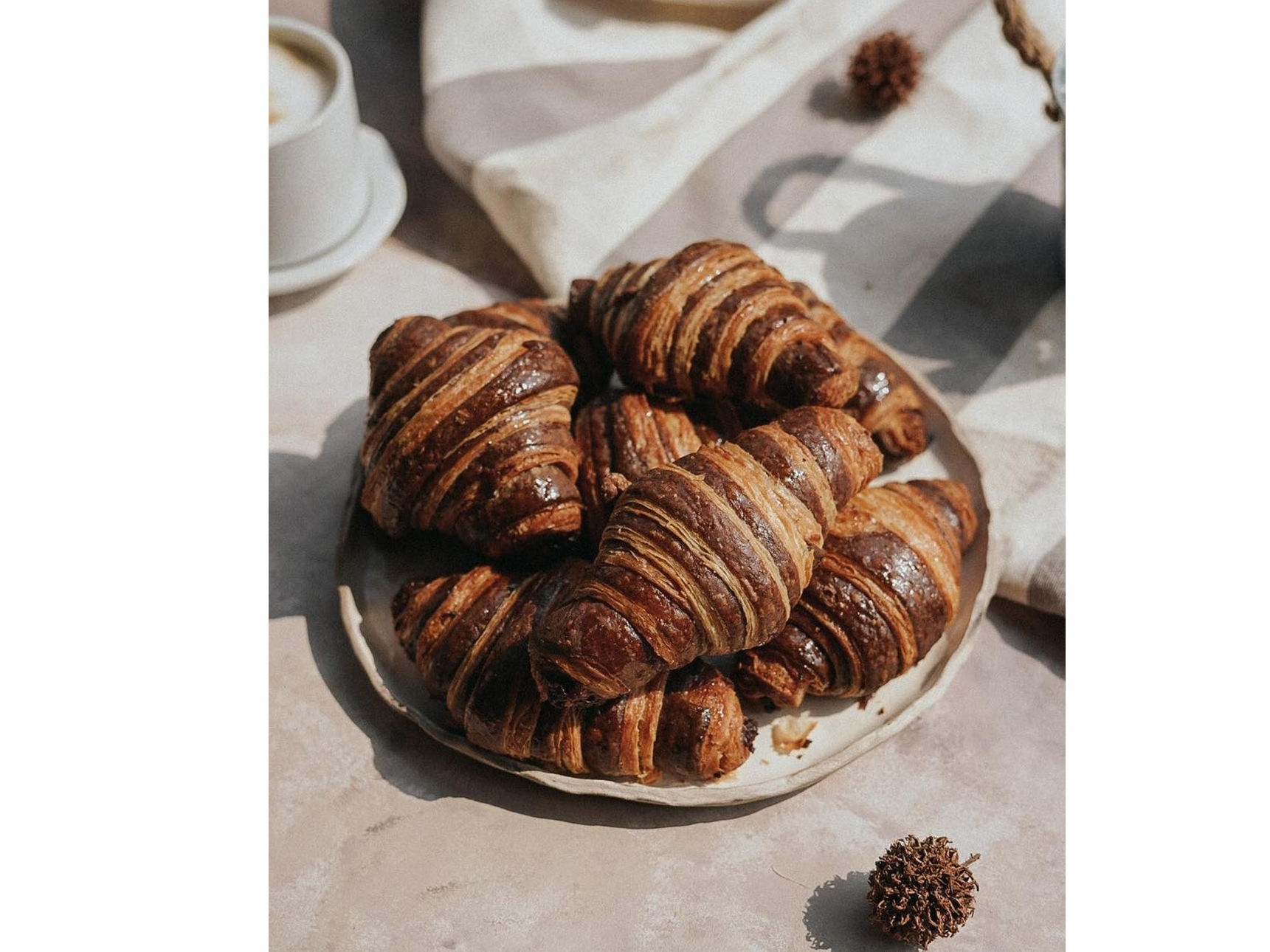 Croissant clasico / nutella / frutos rojos / maracuya