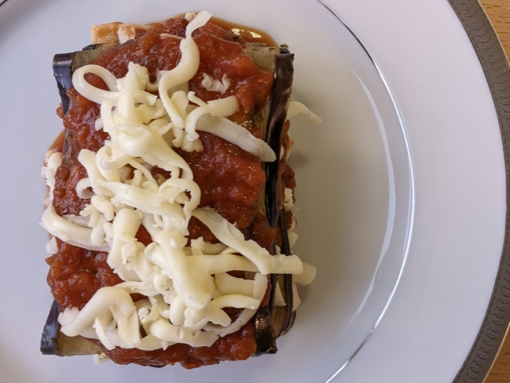 LASAÑA DE BERENJENA TOMATE Y MUZZARELLA