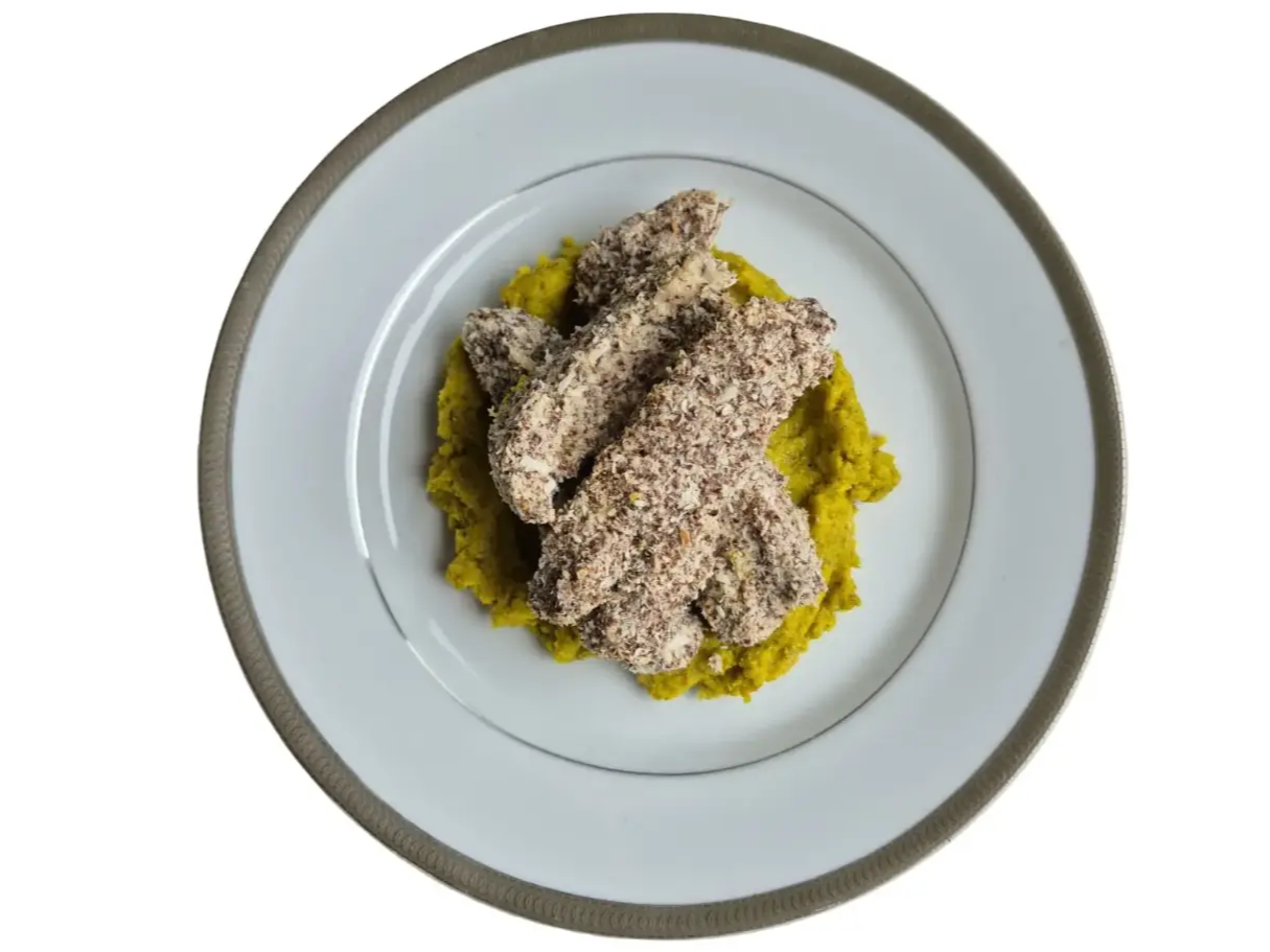 NUGGETS DE POLLO CON HUMMUS DE BROCOLI Y BERENJENA