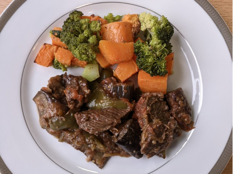 TERNERA BRASEADA CON BERENJENA CALABACIN Y BROCOLI ASADO