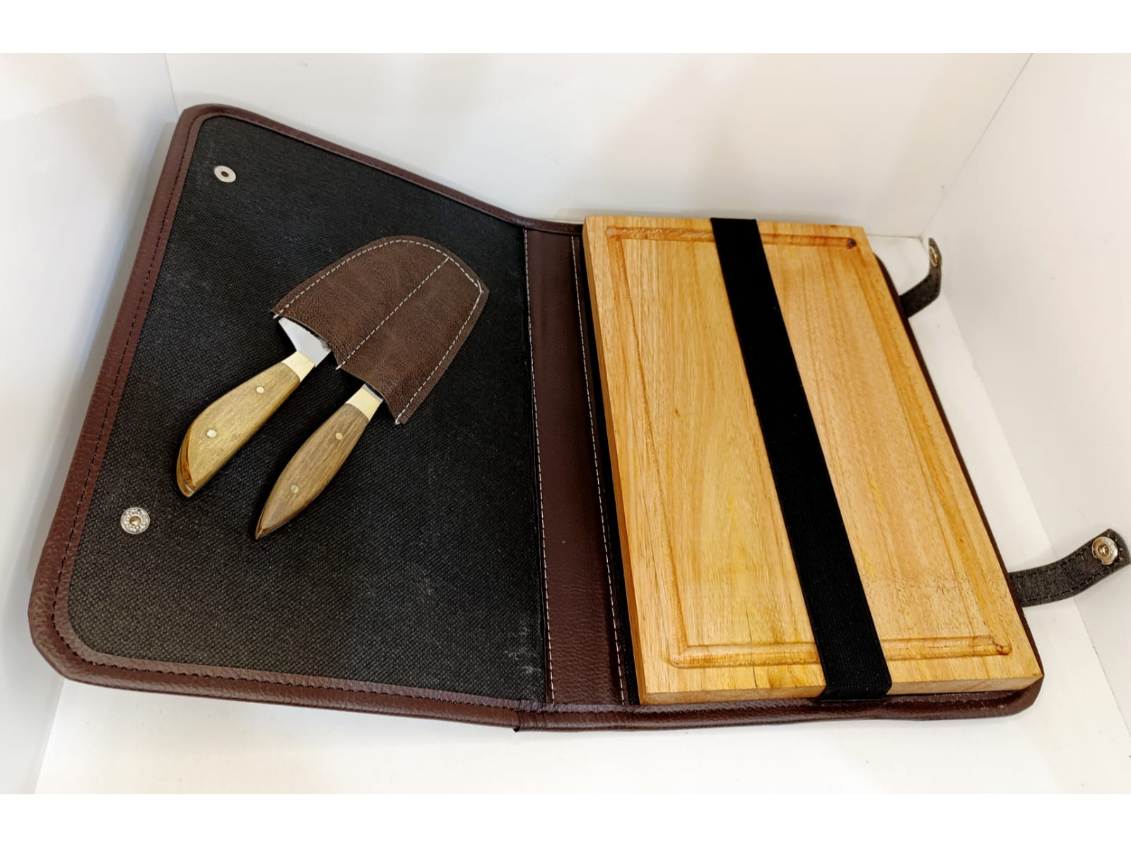 ESTUCHE PREMIUM RECTANCULAR CON BROCHE.
