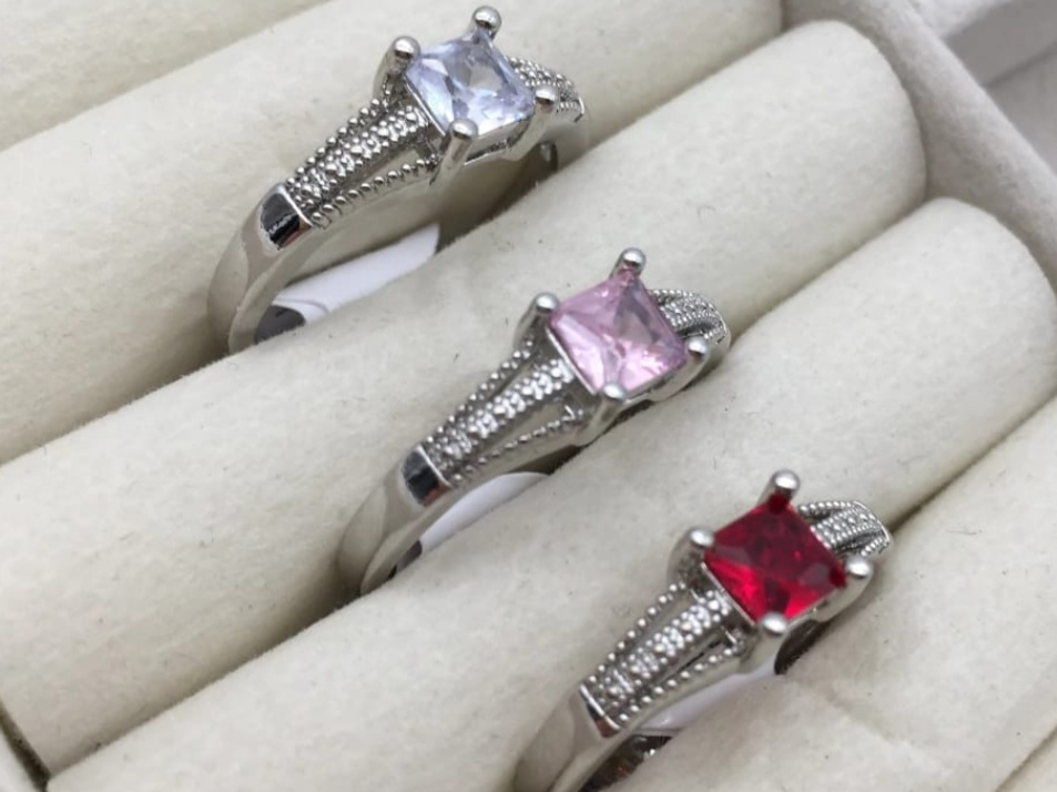 Anillo cubic Rodinado