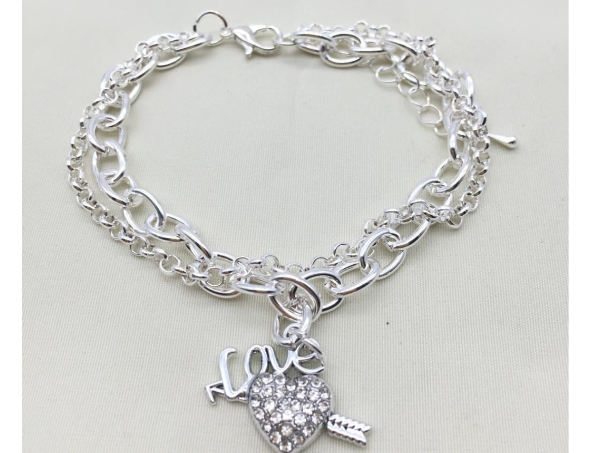 Pulsera con dije Love