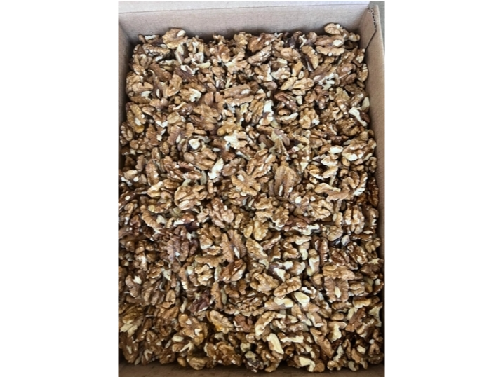 Nueces mariposa doradas enteras