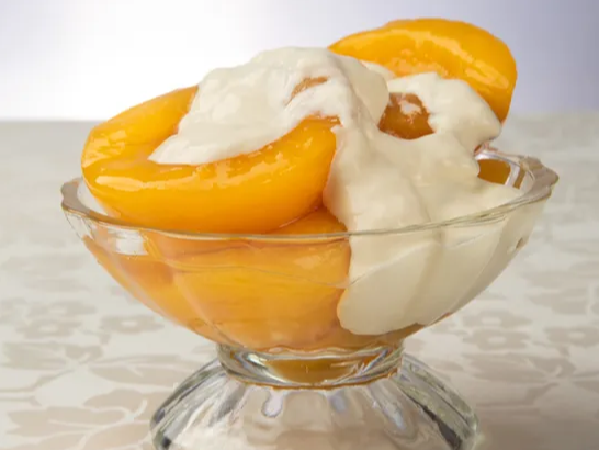 Duraznos en almibar con crema