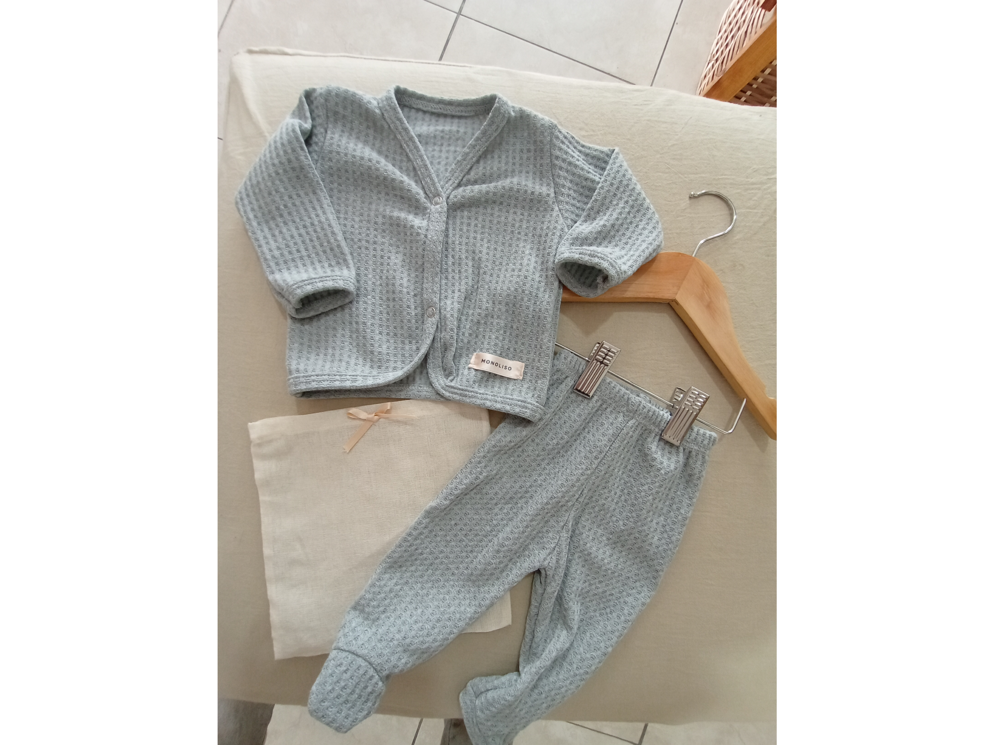Conjunto de waffle frizado gris