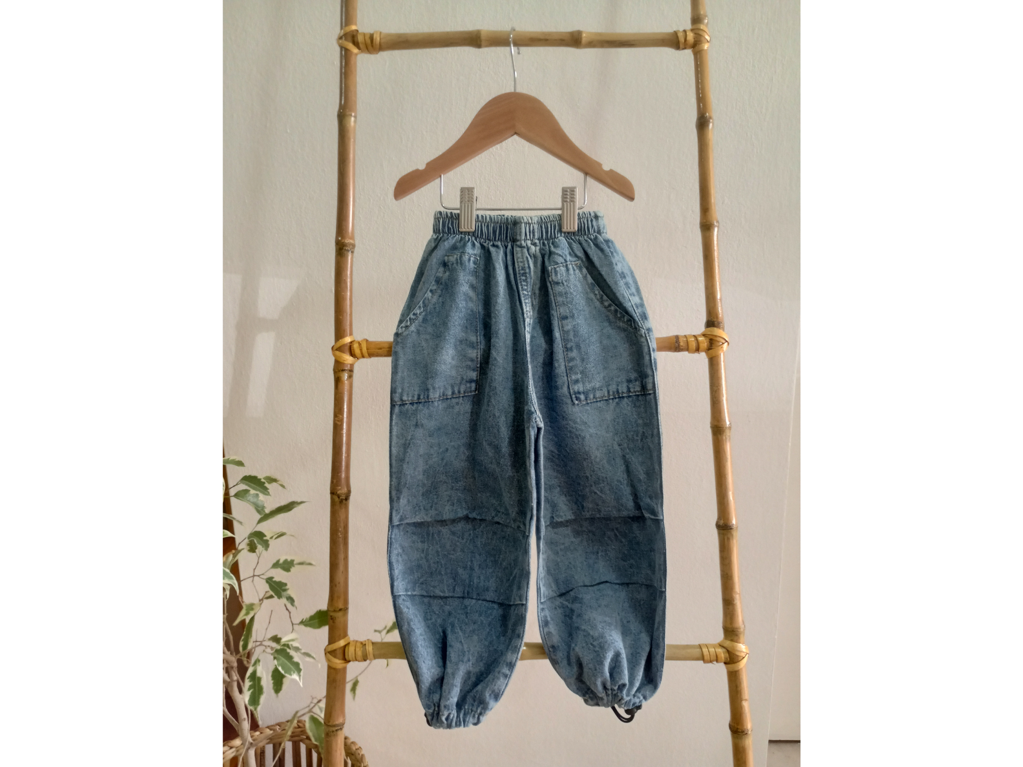 Jeans Parachute.
