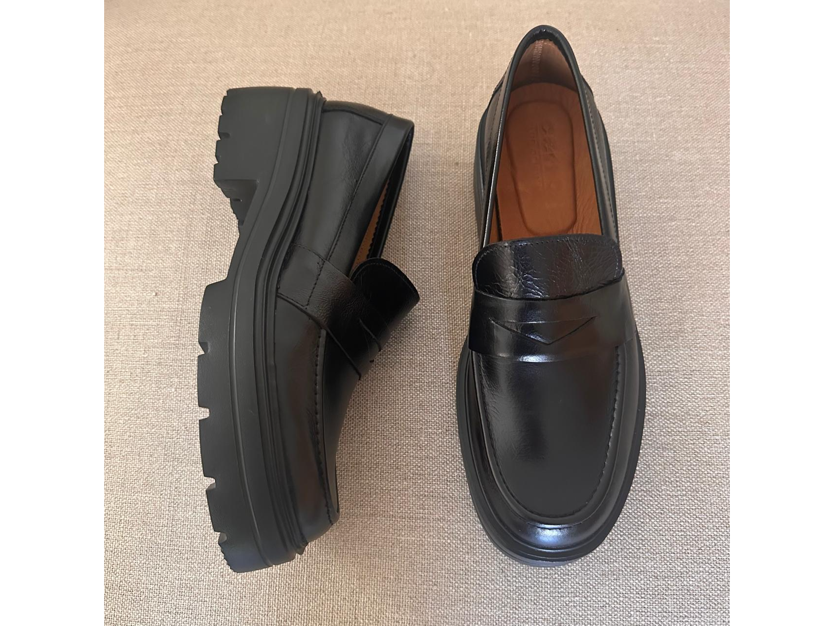 Mocasín  Ro cuero alto brillo Negro