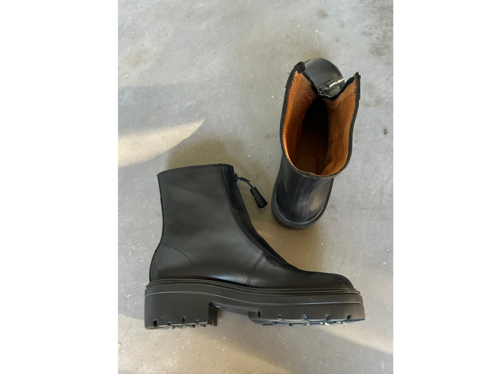 Bota  Emi cuero negro